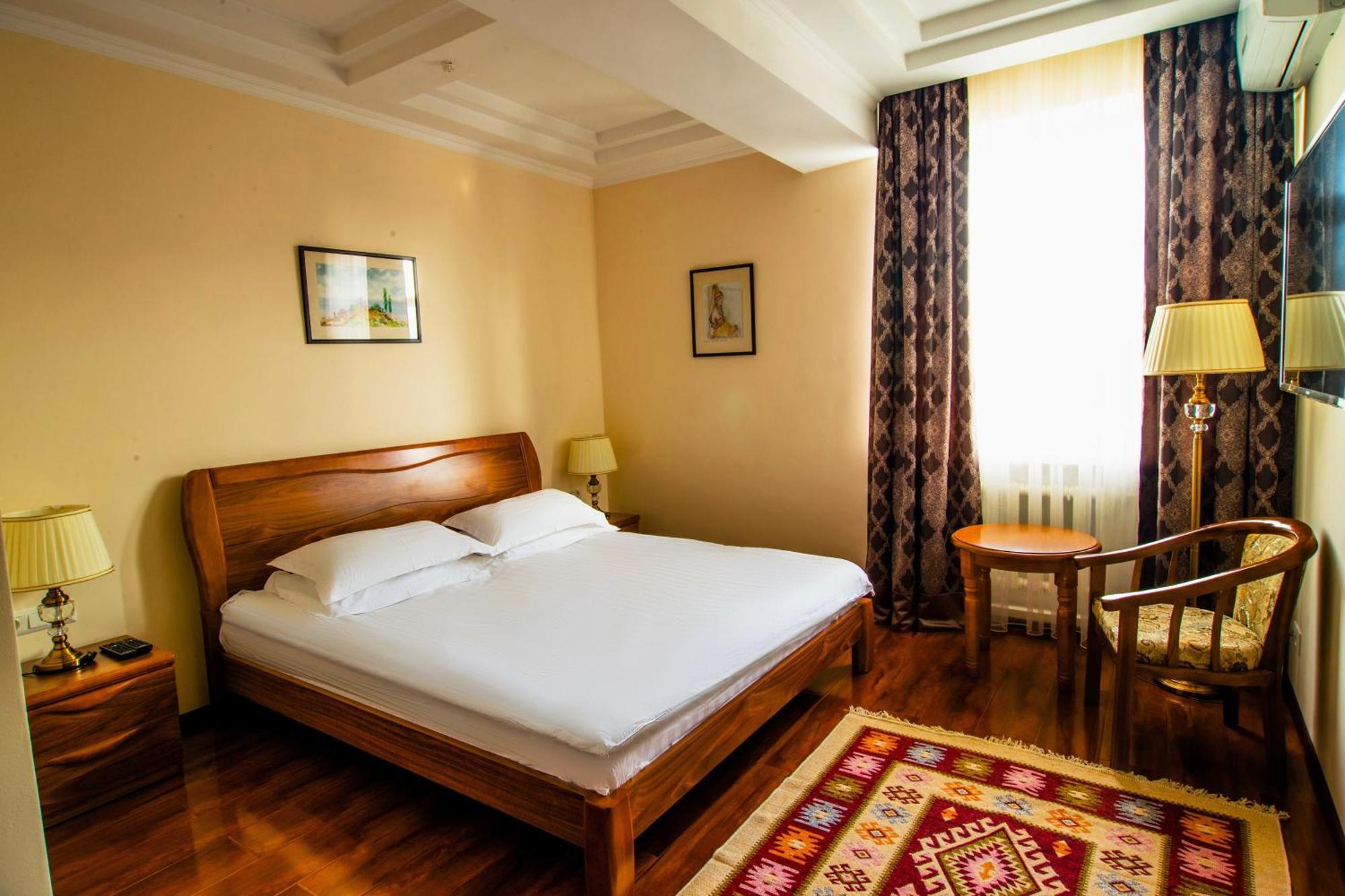 Soluxe Hotel Bishkek Ngoại thất bức ảnh