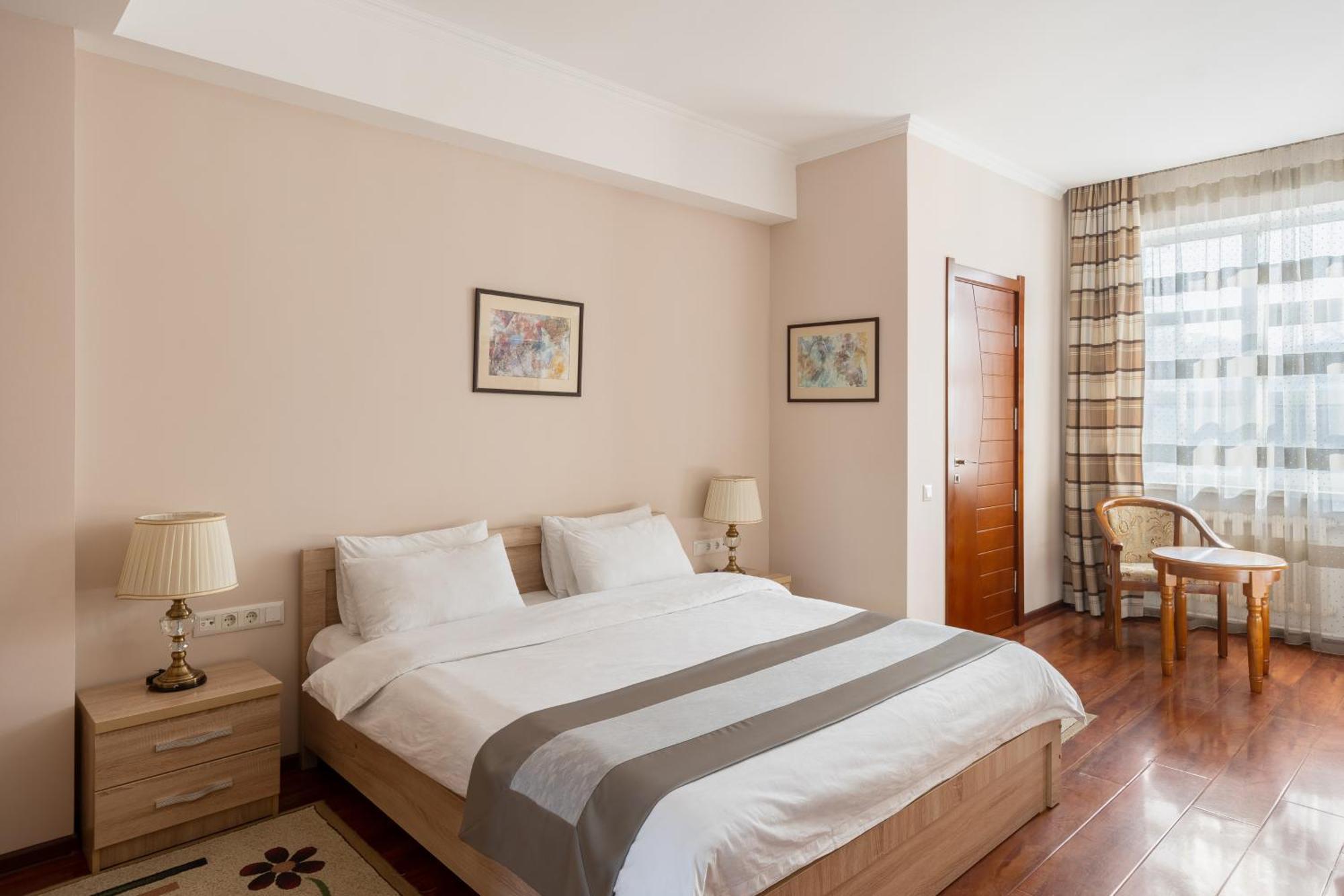 Soluxe Hotel Bishkek Ngoại thất bức ảnh