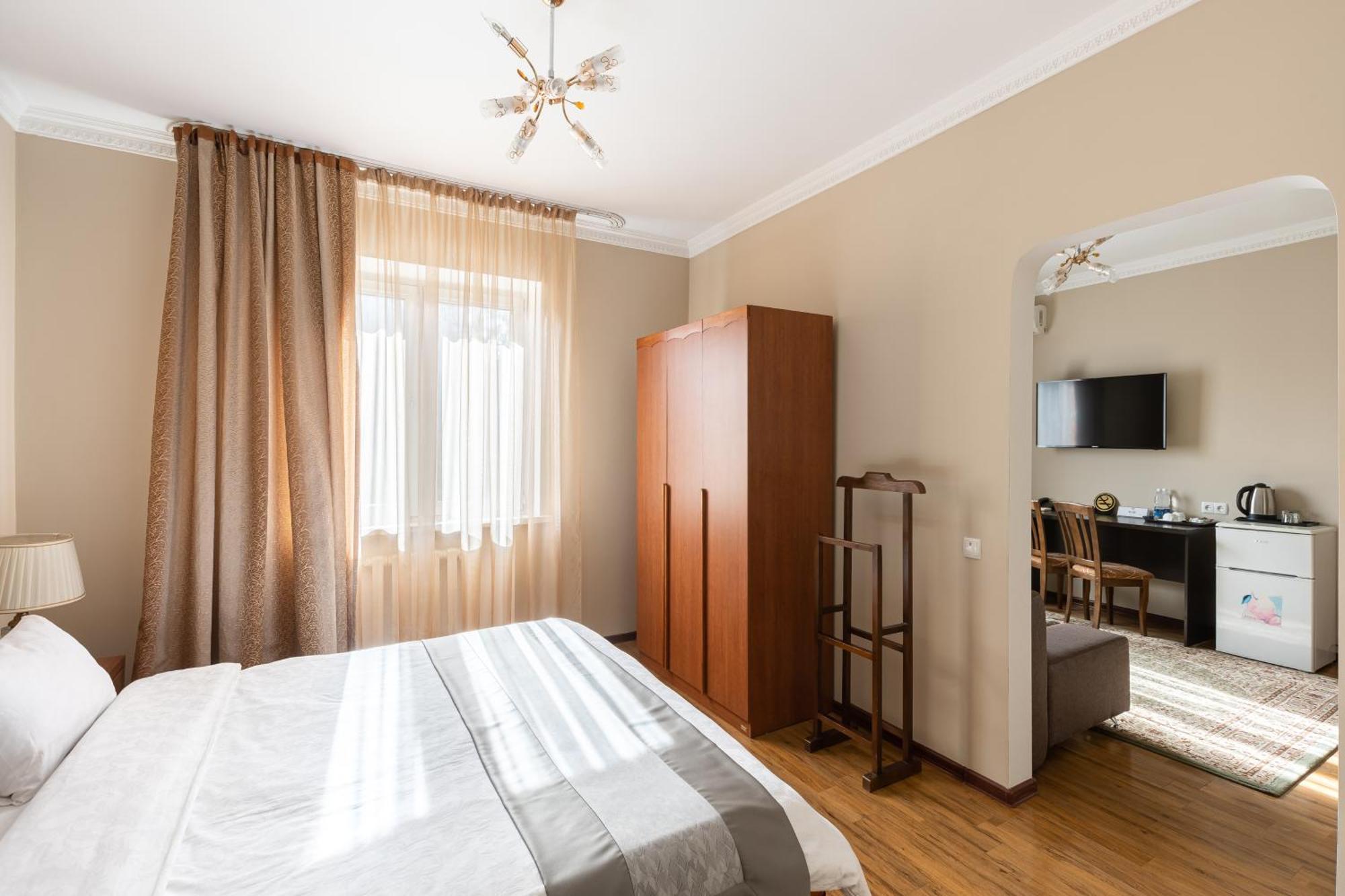 Soluxe Hotel Bishkek Ngoại thất bức ảnh