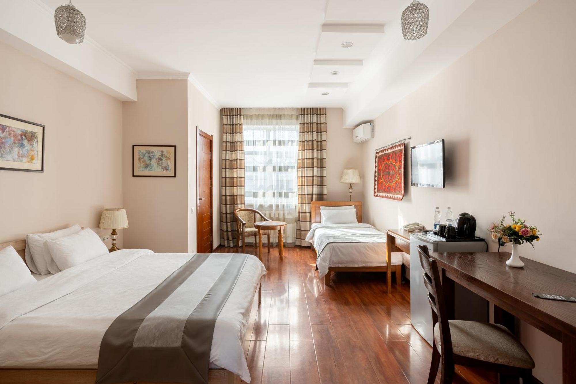 Soluxe Hotel Bishkek Ngoại thất bức ảnh