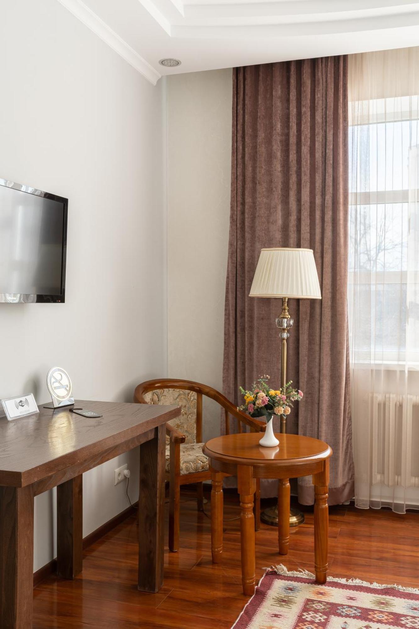 Soluxe Hotel Bishkek Ngoại thất bức ảnh