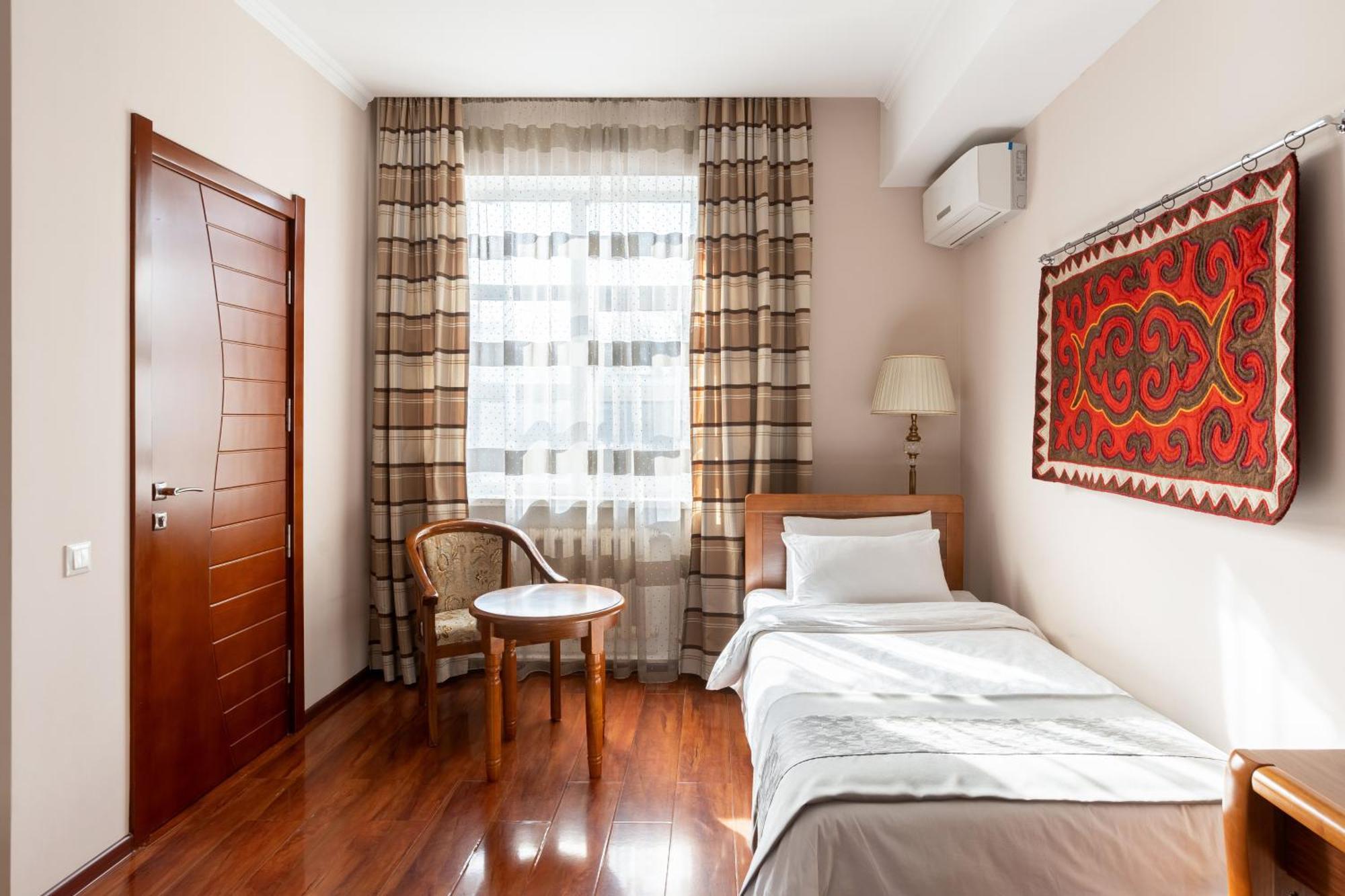 Soluxe Hotel Bishkek Ngoại thất bức ảnh