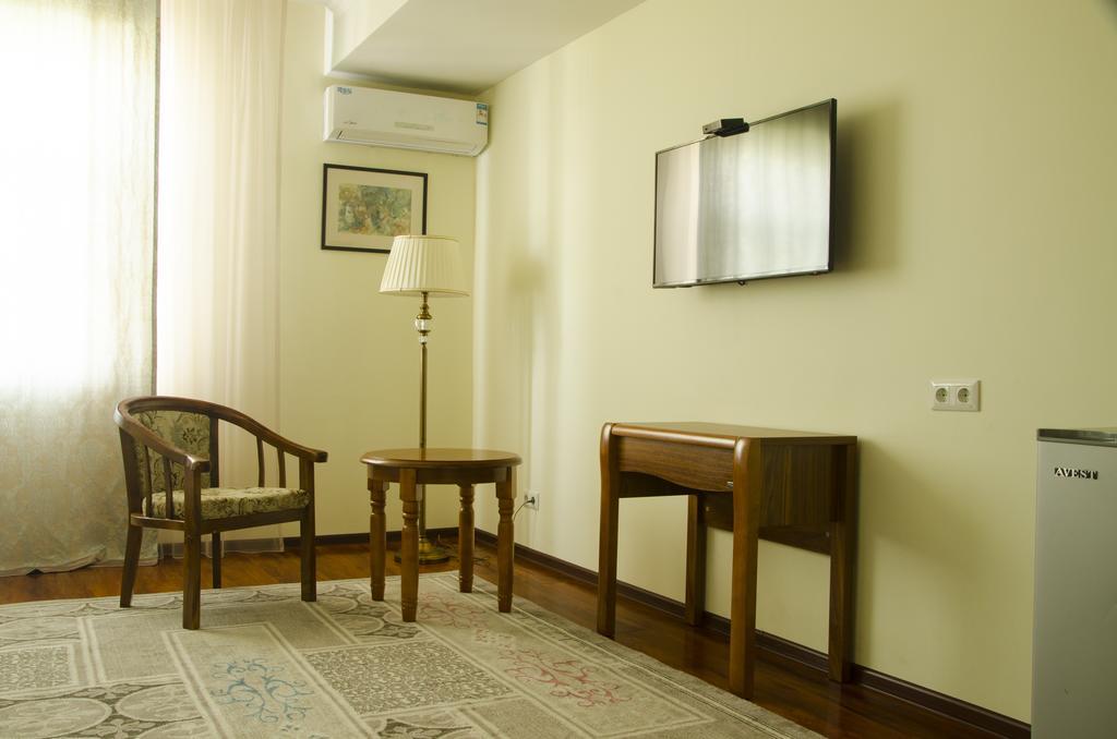 Soluxe Hotel Bishkek Ngoại thất bức ảnh