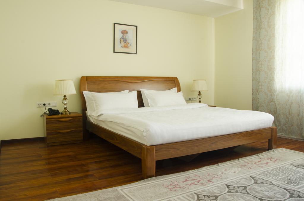 Soluxe Hotel Bishkek Ngoại thất bức ảnh
