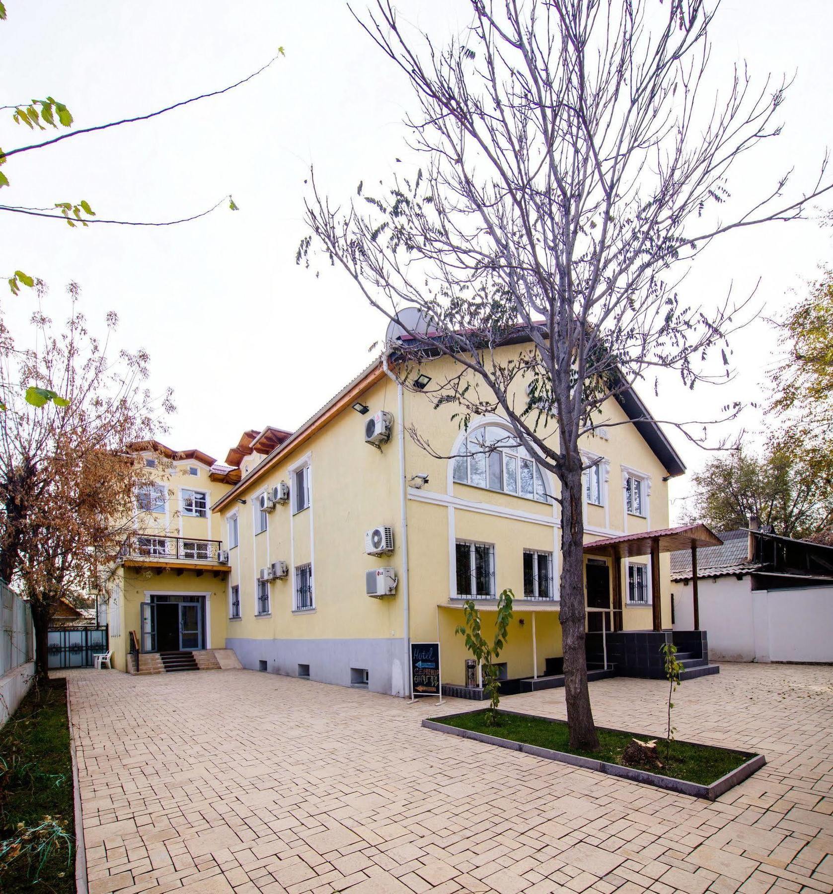 Soluxe Hotel Bishkek Ngoại thất bức ảnh